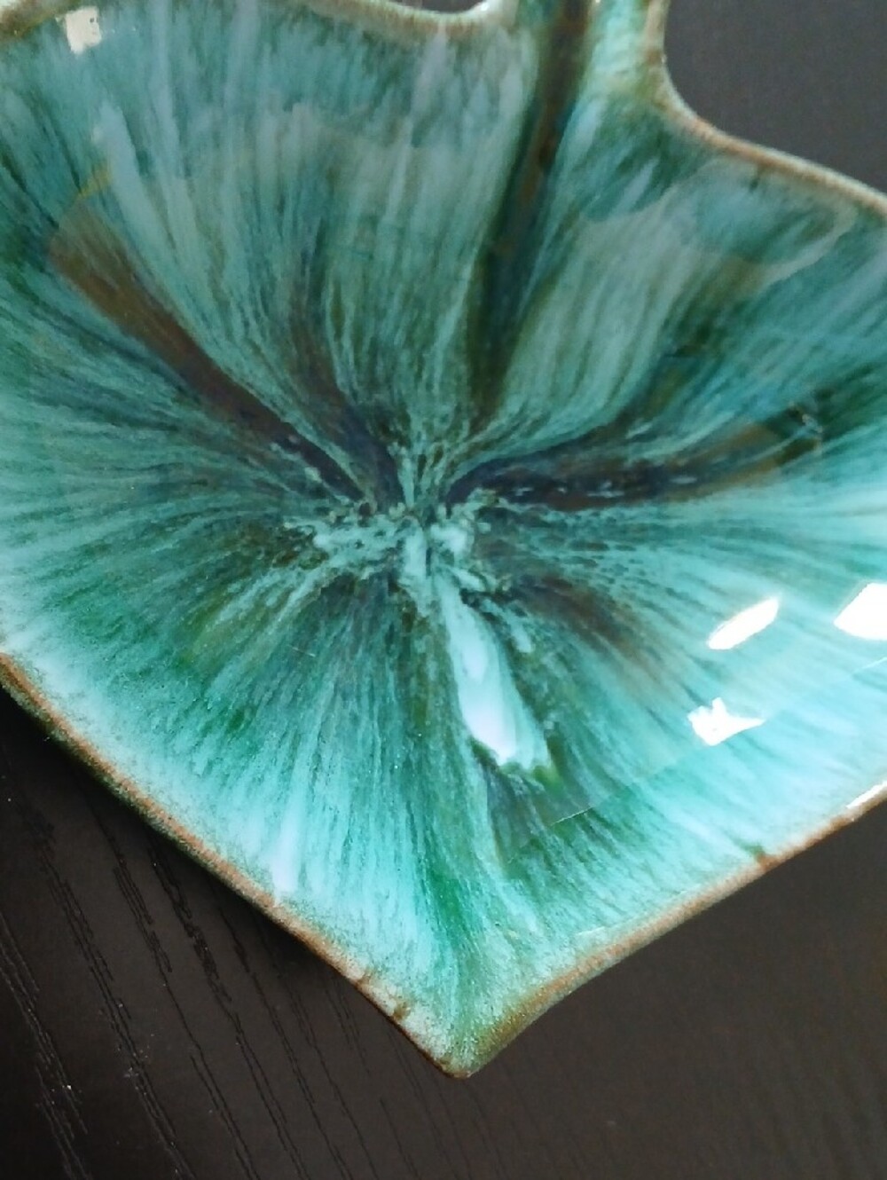 💕Vintage Blue Mountain Pottery Leaf Shaped Dish - Picture 5 of 9